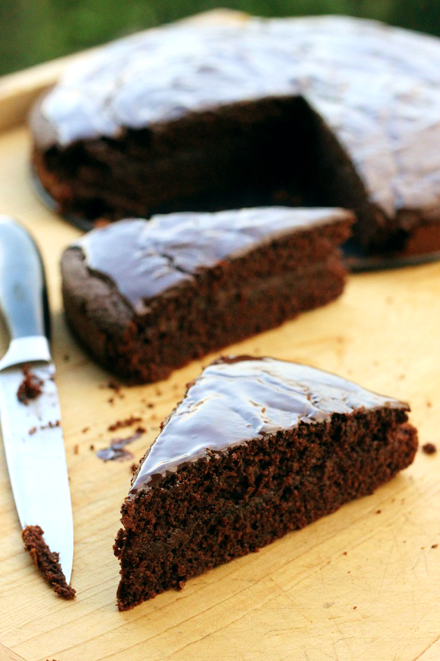 Zdravý extra čokoládový koláč z gaštanovej a makovej múky